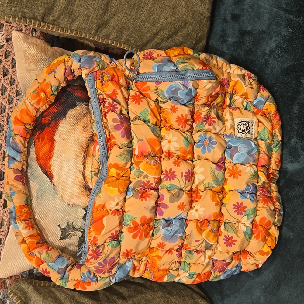 Natural life puffy bag